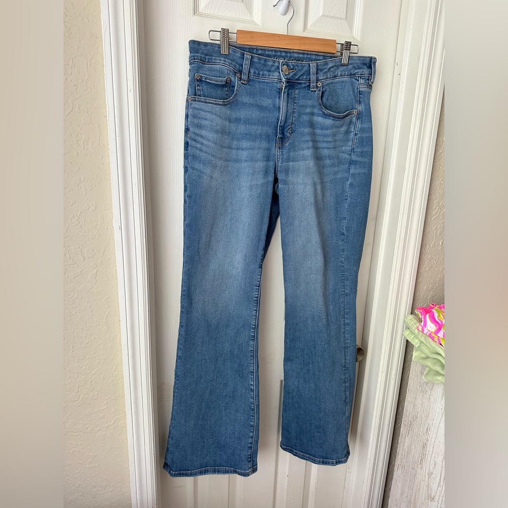 AMERICAN EAGLE 🦅 High-Waisted Flare Jeans